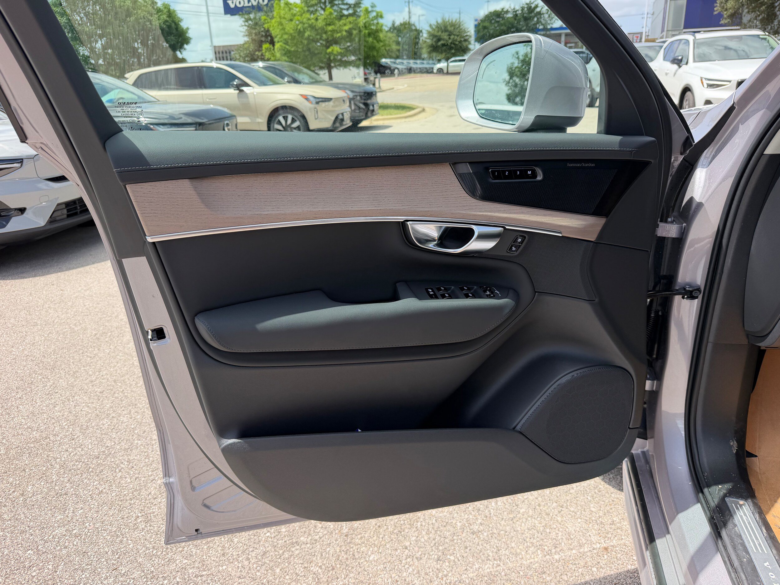 New 2026 Volvo XC90 T8 Plus AWD/4WD image 18