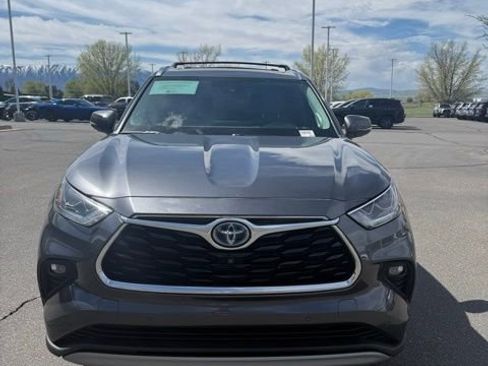 Certified 2021 Toyota Highlander Platinum AWD/4WD image 3