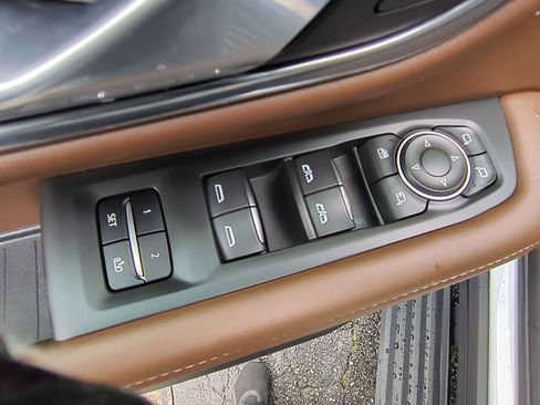 Used 2021 Chevrolet Suburban High Country image 11