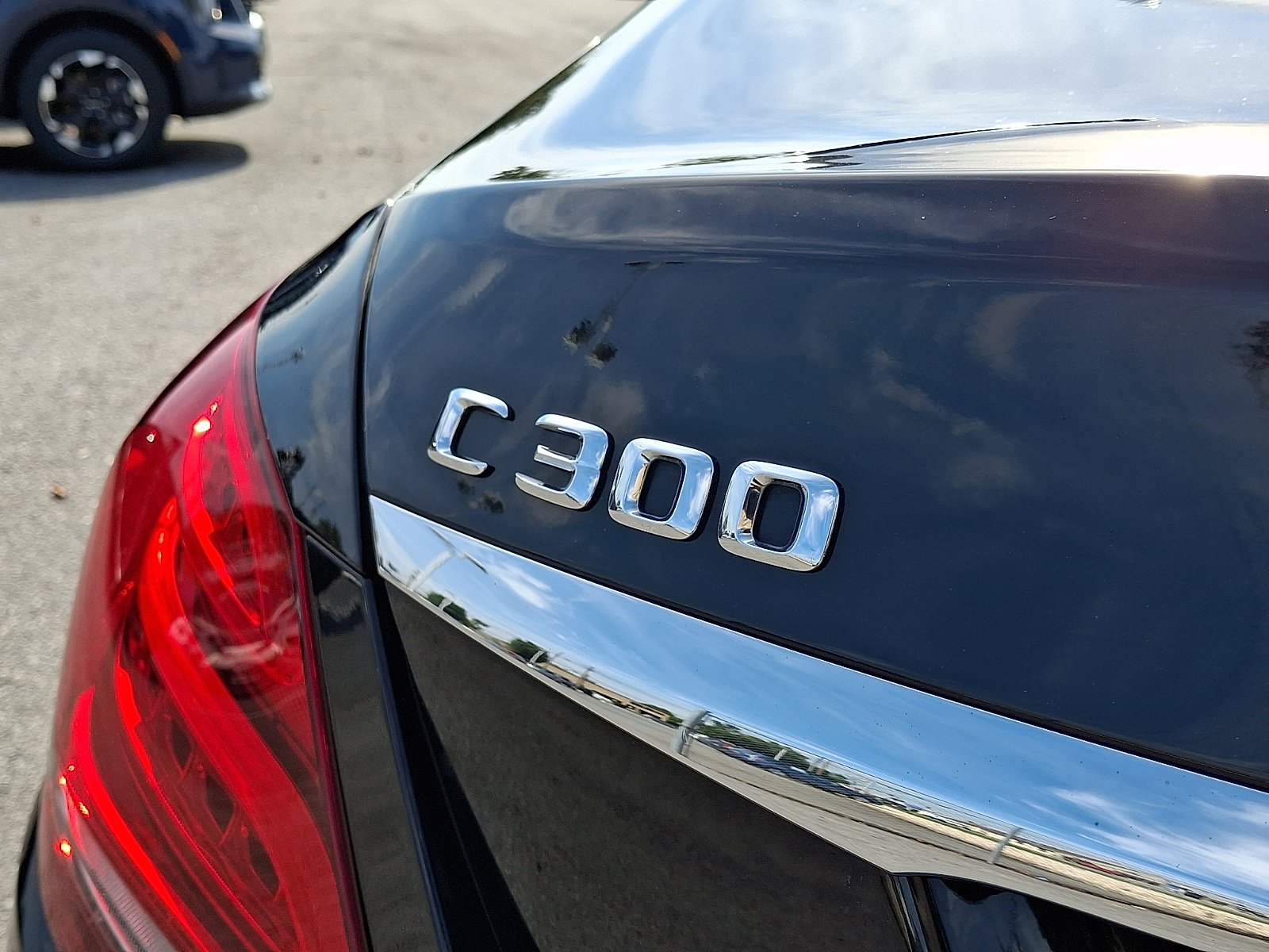 Used 2015 Mercedes-Benz C 300 4MATIC Sedan image 31