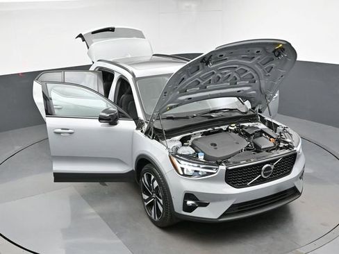 Used 2025 Volvo XC40 B5 Plus AWD/4WD image 49