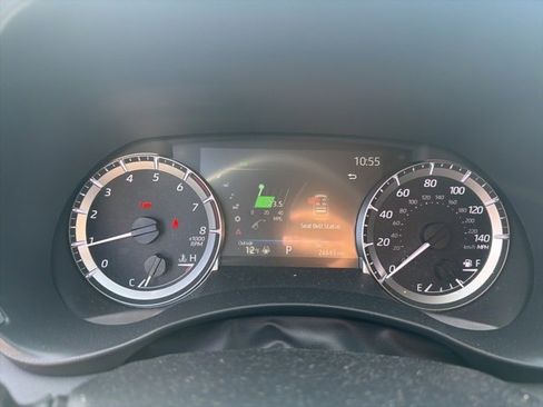 Used 2023 Toyota Highlander XLE image 3