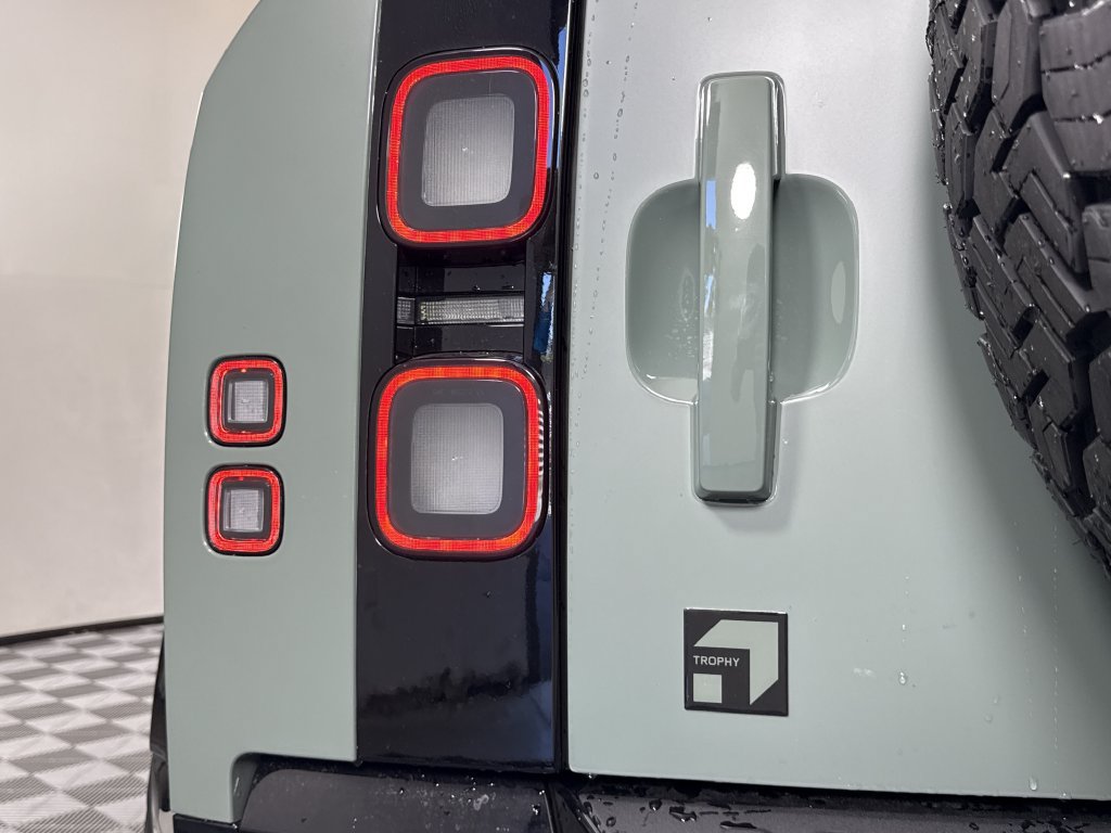 New 2026 Land Rover Defender 110 AWD/4WD image 37