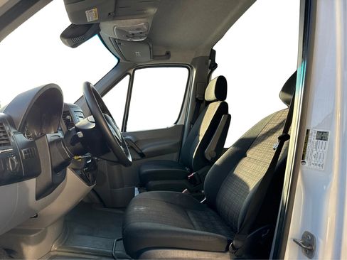 Used 2014 Mercedes-Benz Sprinter 2500 image 11