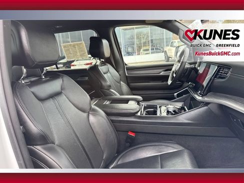 Used 2024 Jeep Wagoneer L Series II w/ Flexible Seating Group AWD/4WD image 53