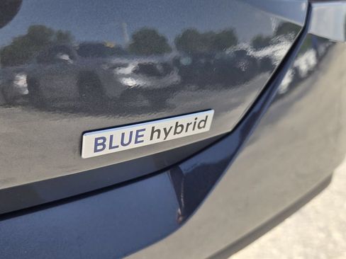 Used 2024 Hyundai Elantra Blue FWD image 13