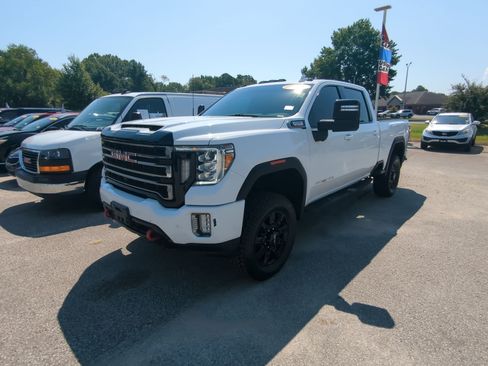 Used 2022 GMC Sierra 2500 AT4 w/ AT4 Preferred Package AWD/4WD image 4