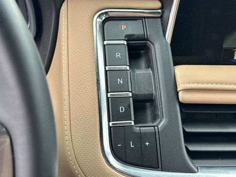 Used 2024 Chevrolet Tahoe Premier w/ Premium Package image 33