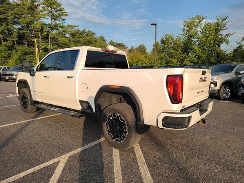 Used 2023 GMC Sierra 3500 Denali w/ Technology Package AWD/4WD image 3
