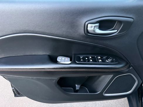 Used 2019 Jeep Compass Limited AWD/4WD image 13