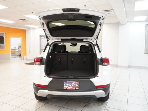 Used 2023 Chevrolet TrailBlazer LT w/ Convenience Package AWD/4WD image 9