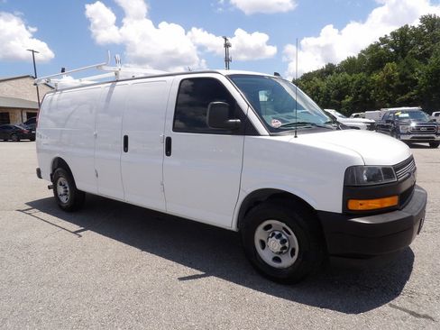 Used 2018 Chevrolet Express 2500 Extended RWD image 10