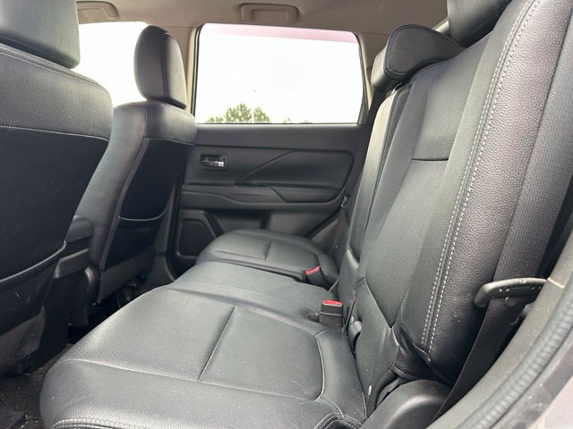 Used 2017 Mitsubishi Outlander GT AWD/4WD image 14
