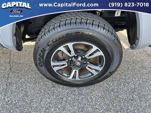 Used 2019 Toyota Tacoma TRD Sport image 13