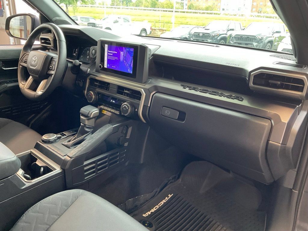 Certified 2025 Toyota Tacoma SR5 AWD/4WD image 18