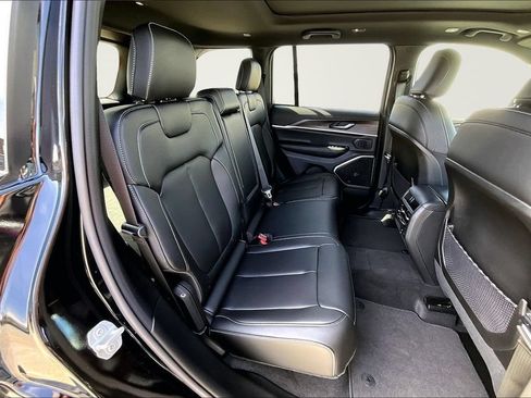 New 2026 Jeep Grand Cherokee Limited w/ Limited Altitude Package AWD/4WD image 18