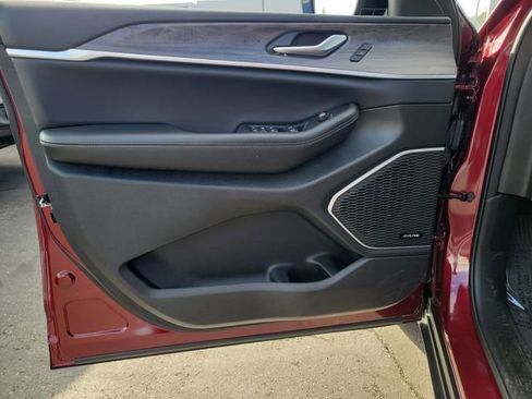 Used 2023 Jeep Grand Cherokee 4WD 4xe w/ Luxury Tech Group II image 19