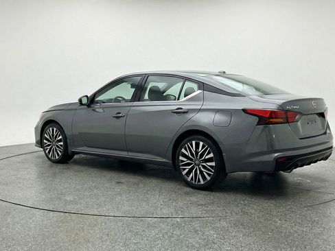 Used 2025 Nissan Altima 2.5 SV FWD image 6