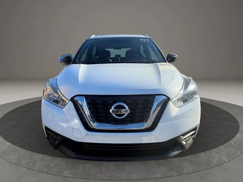 Used 2019 Nissan Kicks S image 2