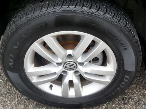 Used 2016 Volkswagen Tiguan S image 39