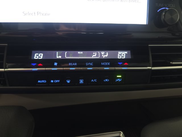 Used 2024 Toyota Sienna LE FWD image 20