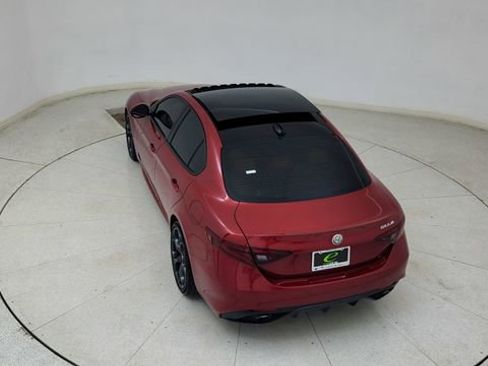 Used 2017 Alfa Romeo Giulia Ti w/ TI 19" Sport Package image 81