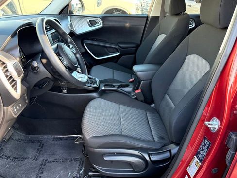 Used 2023 Kia Soul LX w/ LX Technology Package image 16