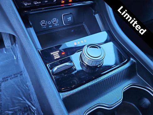 Used 2025 Jeep Grand Cherokee Limited w/ Luxury Tech Group II image 21