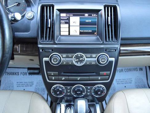 Used 2013 Land Rover LR2 HSE image 21