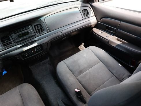 Used 2011 Ford Crown Victoria Police Interceptor w/ Comfort & Convenience Group RWD image 13
