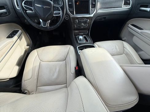 Used 2018 Chrysler 300 Limited image 27