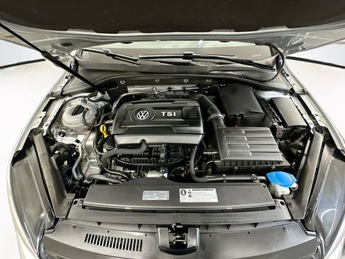 Used 2017 Volkswagen Golf S image 33