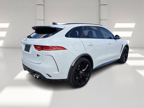 Used 2020 Jaguar F-PACE SVR image 4