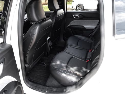 Used 2023 Jeep Compass Latitude AWD/4WD image 49