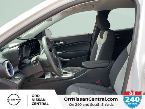 Used 2024 Chevrolet Trax LS FWD image 17