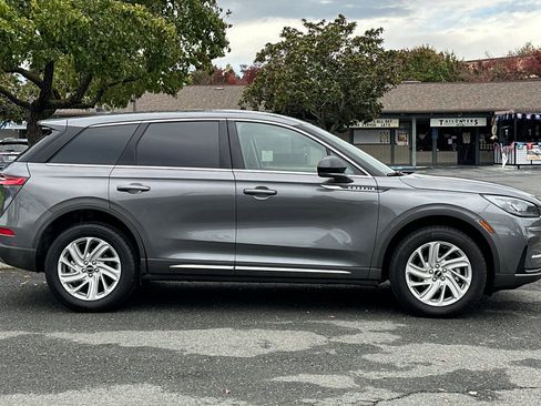 Used 2025 Lincoln Corsair FWD w/ Rear Removable Package Tray image 7