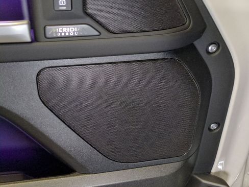 New 2026 Land Rover Defender 110 X-Dynamic SE image 13