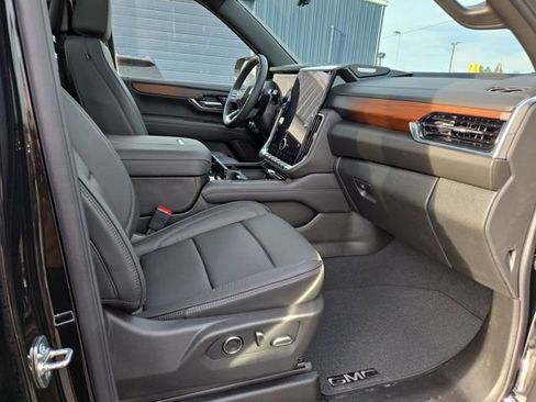 Used 2025 GMC Yukon XL Denali w/ Denali Reserve Package image 41
