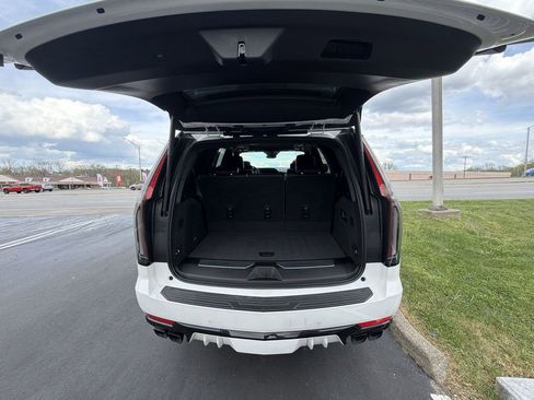 Used 2023 Cadillac Escalade V AWD/4WD image 31