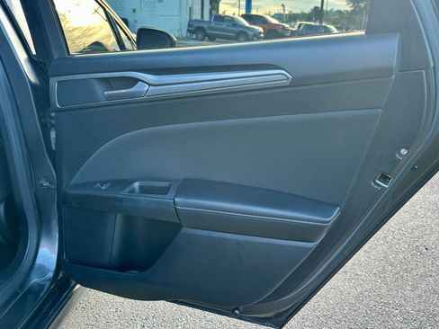 Used 2019 Ford Fusion SE FWD image 15