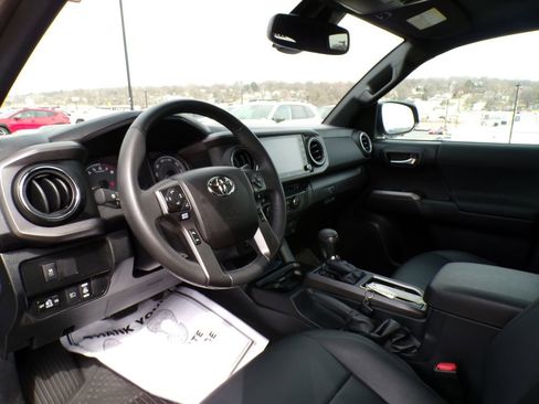 Used 2021 Toyota Tacoma TRD Sport w/ TRD Premium Sport Package AWD/4WD image 14