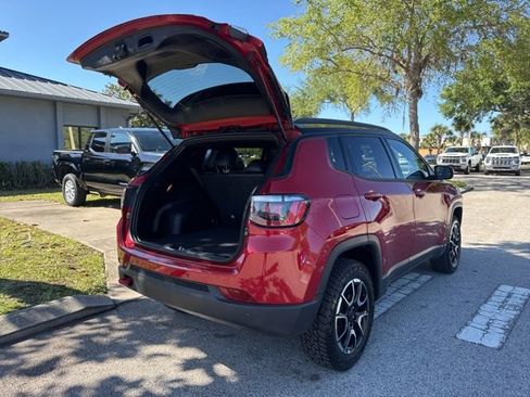 Used 2025 Jeep Compass Trailhawk AWD/4WD image 18