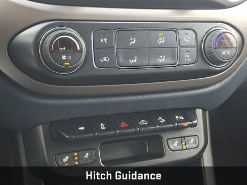 Used 2022 Chevrolet Colorado Z71 w/ Z71 Midnight Edition image 19