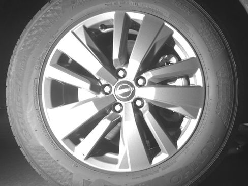 Used 2025 Nissan Pathfinder SV image 13