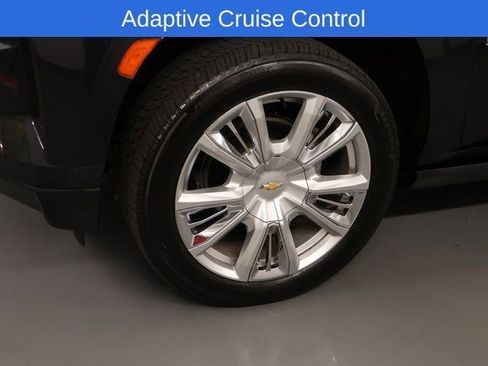 Used 2022 Chevrolet Suburban High Country w/ Premium Package image 6