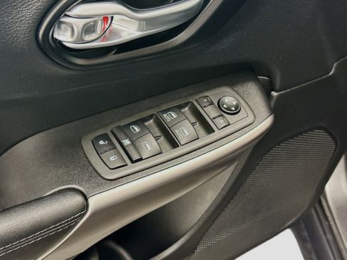 Used 2022 Jeep Cherokee Latitude Lux w/ Sun & Sound Group image 15