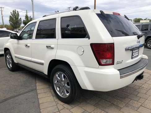 Used 2010 Jeep Grand Cherokee Limited w/ Trailer Tow Group IV AWD/4WD image 4