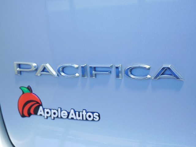 Used 2024 Chrysler Pacifica Touring-L FWD image 9