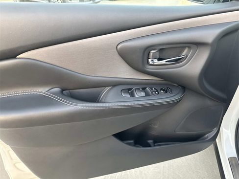Used 2024 Nissan Murano SV w/ SV Midnight Edition Package image 13