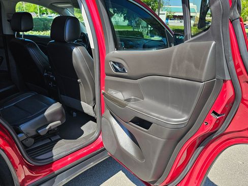 Used 2020 GMC Acadia SLT image 24